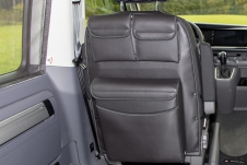 UTILITY avec MULTIBOX Maxi pour les sièges de la cabine conducteur California Beach / Multivan T6.1 / T6 / T5 VW , design T6.1 VW « Noir Titane Cuir » - 100 706 818